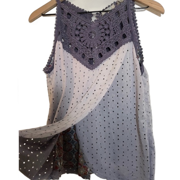 Gimmicks by BKE Lavender Lace Sleeveless Top. Sz Medium - Picture 3 of 6